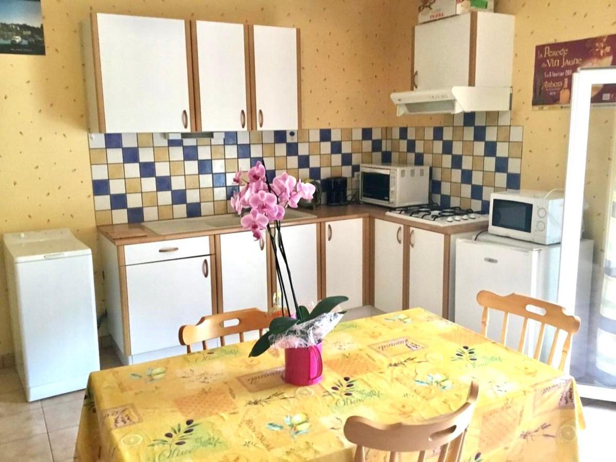مبيت وإفطار Montmorot La Ferme De Montard الغرفة الصورة